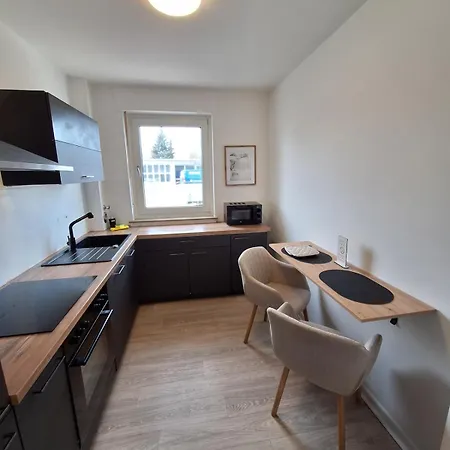 Bright 3-bedroom Apartment, Balcony, Accommodates Up To 7 Guests