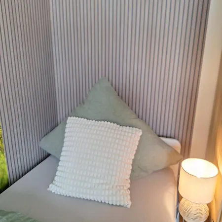 Bright 3-bedroom Apartment, Balcony, Accommodates Up To 7 Guests Apartmán *