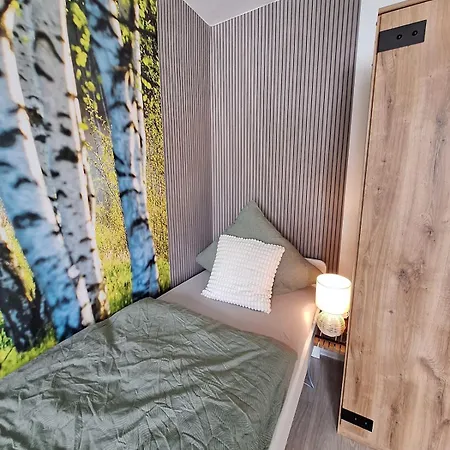 Bright 3-bedroom Apartment, Balcony, Accommodates Up To 7 Guests Apartamento