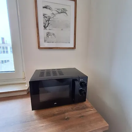 Bright 3-bedroom Apartment, Balcony, Accommodates Up To 7 Guests