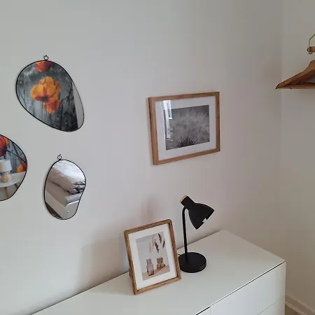 Bright 3-bedroom Apartment, Balcony, Accommodates Up To 7 Guests